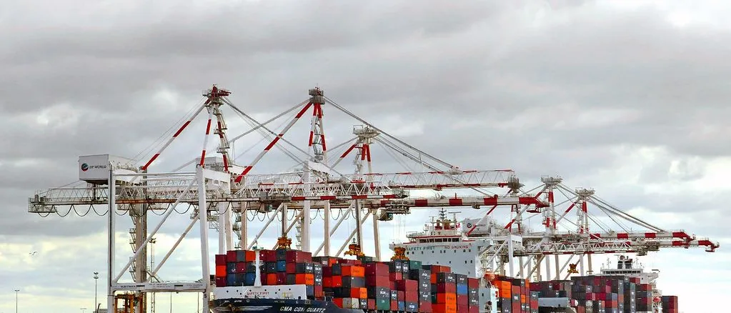 Ship-to-shore cranes working a container vessel