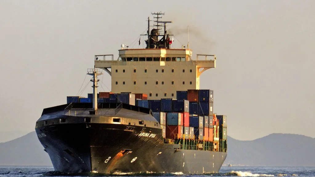 Container vessel under way